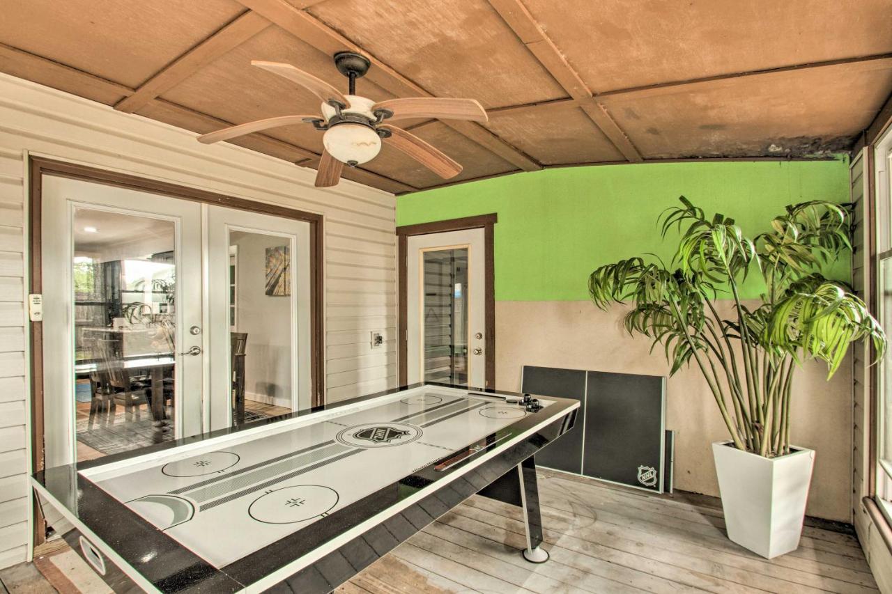 2-Story Pensacola Home With Game Room And Private Yard Exterior photo