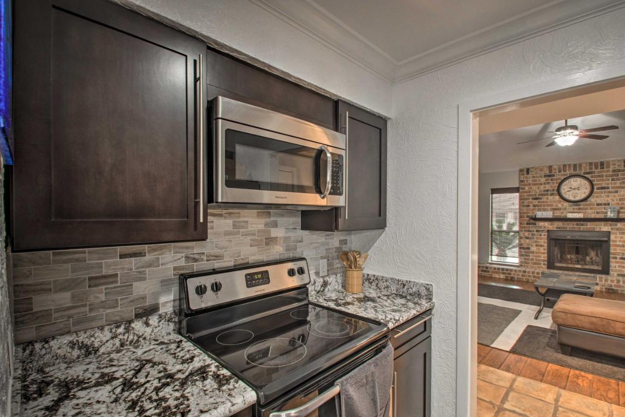 2-Story Pensacola Home With Game Room And Private Yard Exterior photo